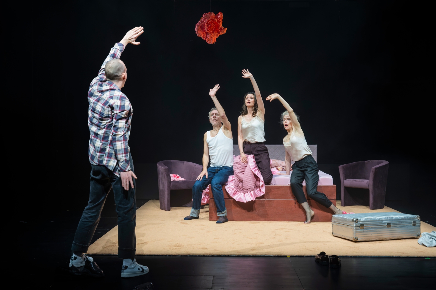 Luzerner Theater, «Auf allen vieren», Foto: Ingo Hoehn