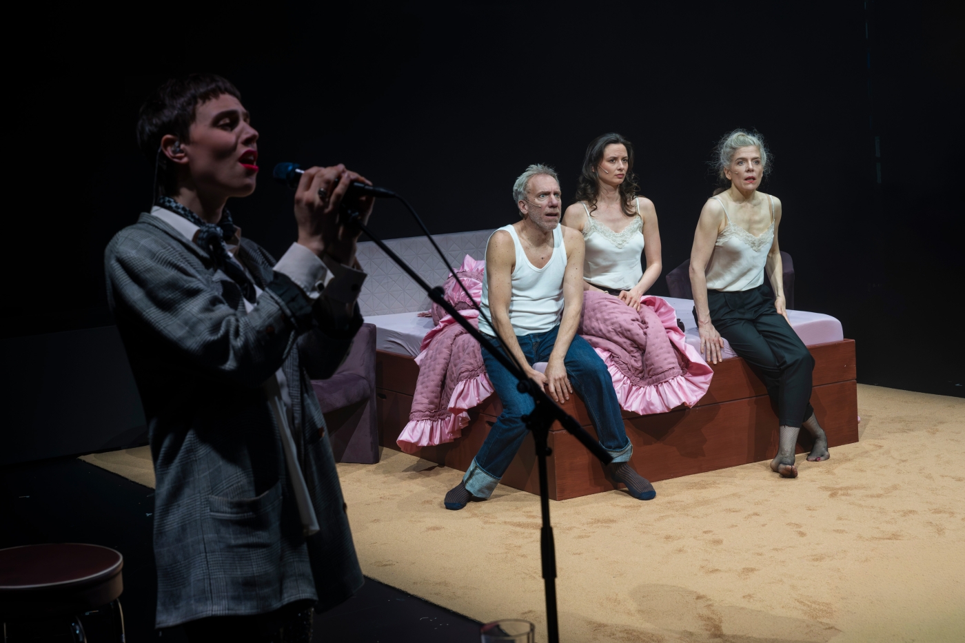 Luzerner Theater, «Auf allen vieren», Foto: Ingo Hoehn