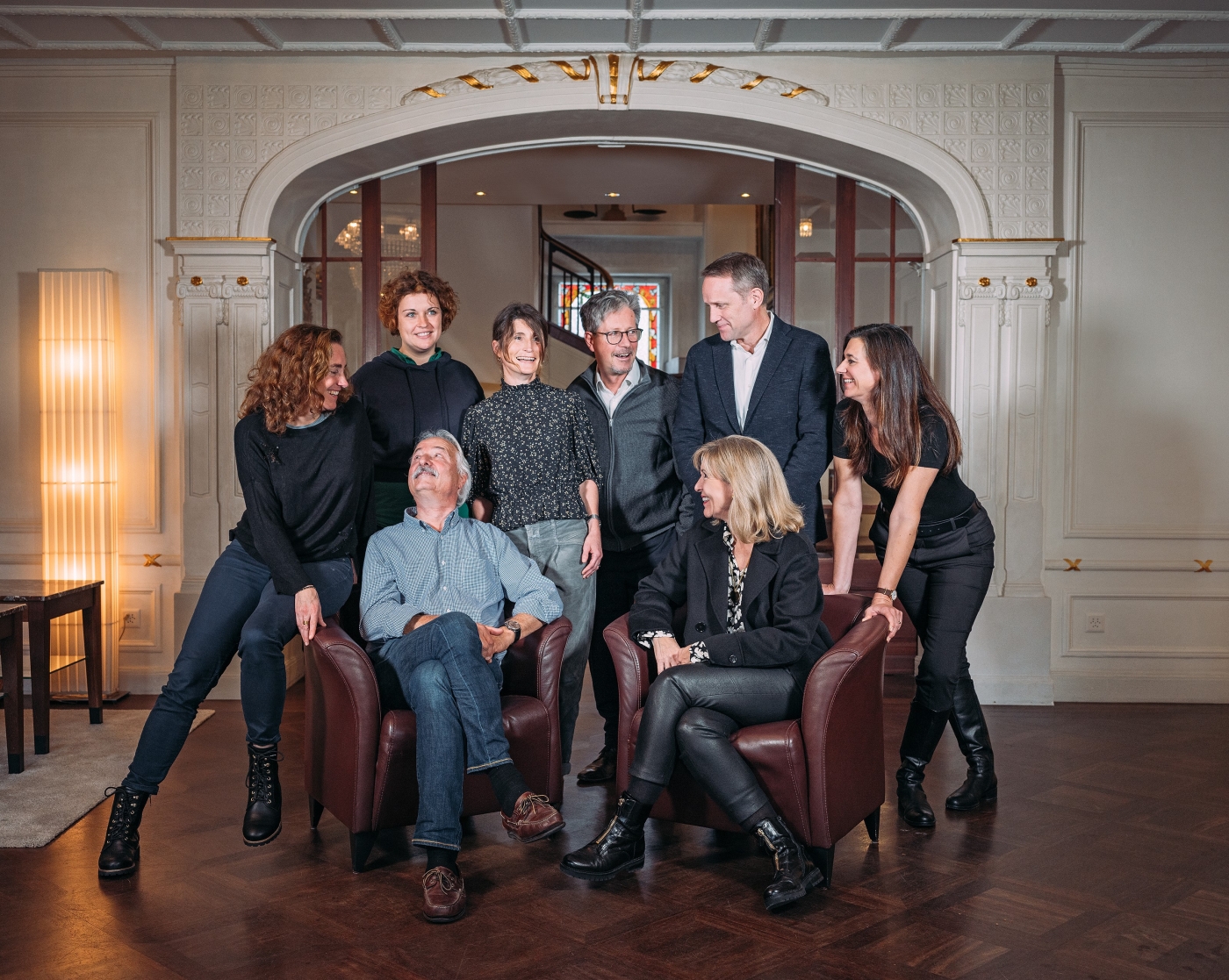 Das Komitee der Freunde Luzerner Theater (2023/24), v.l.n.r.: oben: Katja Langenbach, Christine Cyris (Geschäftsleitung), Anne-Christine Gnekow, Peter Bucher, Jörg Baumann, Yvonne Lang; unten: Beni Etienne, Anja Meyer