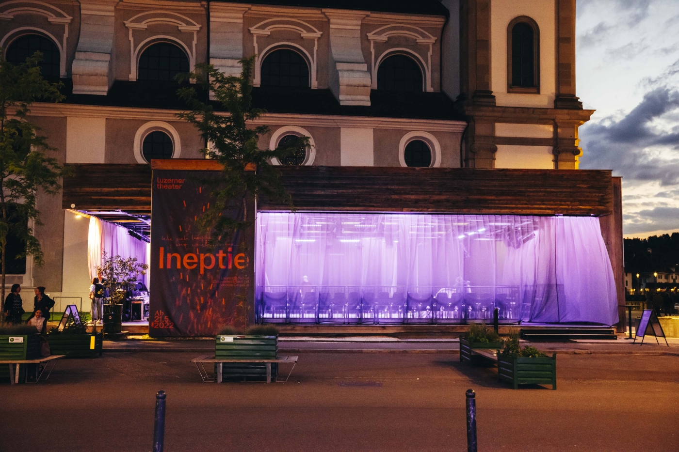 INSIDE Ineptie