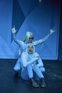 Luzerner Theater, Nieder mit den Alpen!, Carina Thurner, Bastian Inglin, Foto: Emanuel Ammon