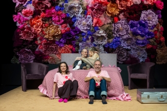  Luzerner Theater_Auf allen vieren_Carina Thurner_Oliver Losehand_Bastian Inglin_Tini Prüfert_Foto_Ingo Hoehn